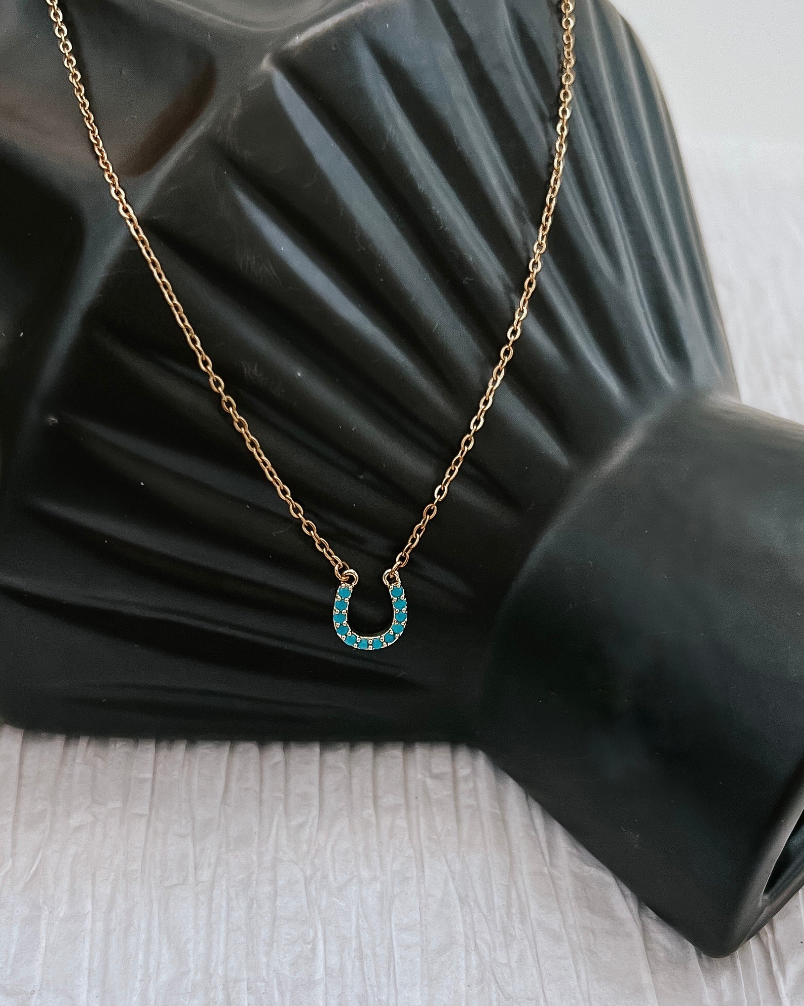 Beljoy: Lucky Horseshoe Necklace