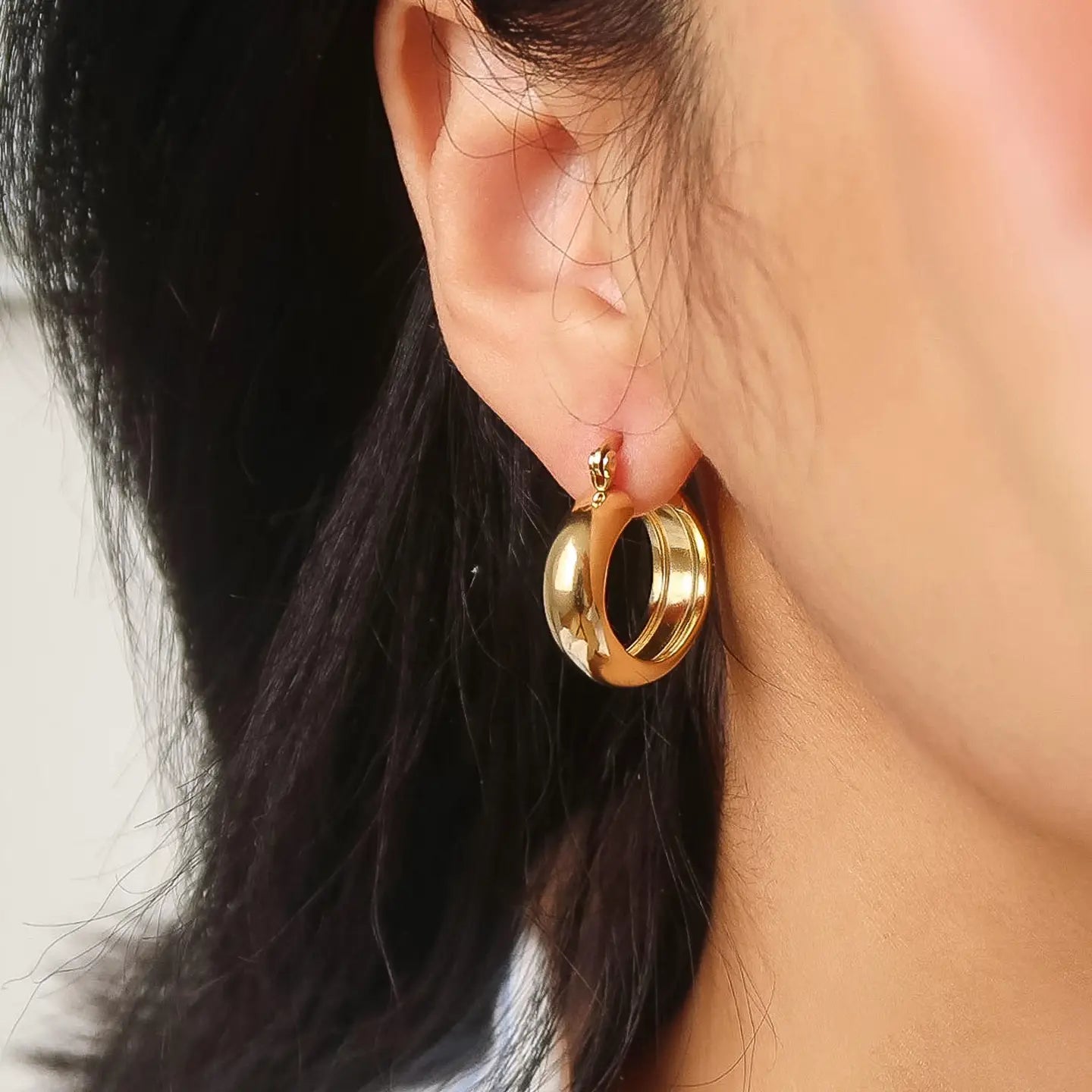 Flanerie: Constance Classic Hoop Earring