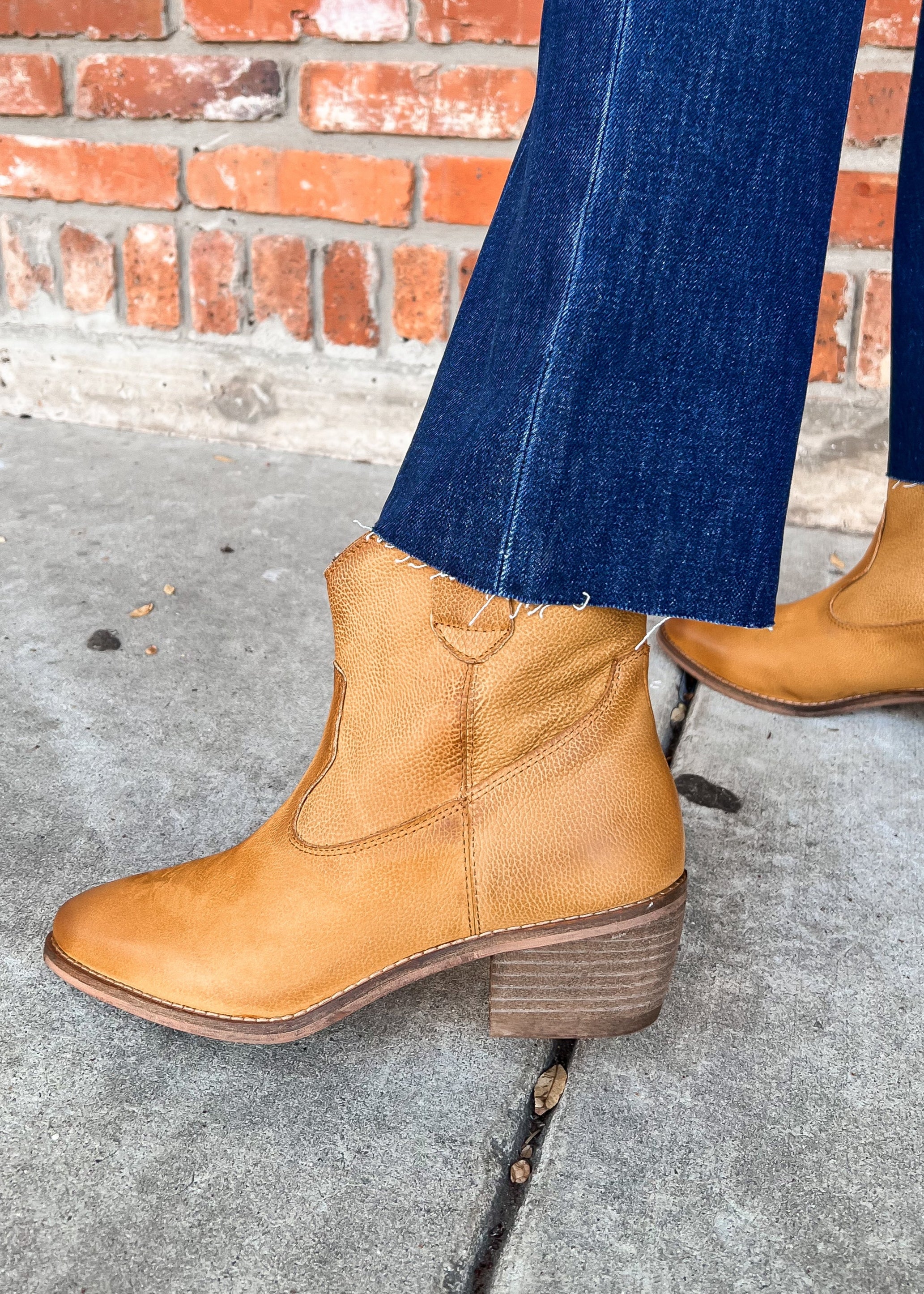 Diba True: Outta Town Boot, Cognac