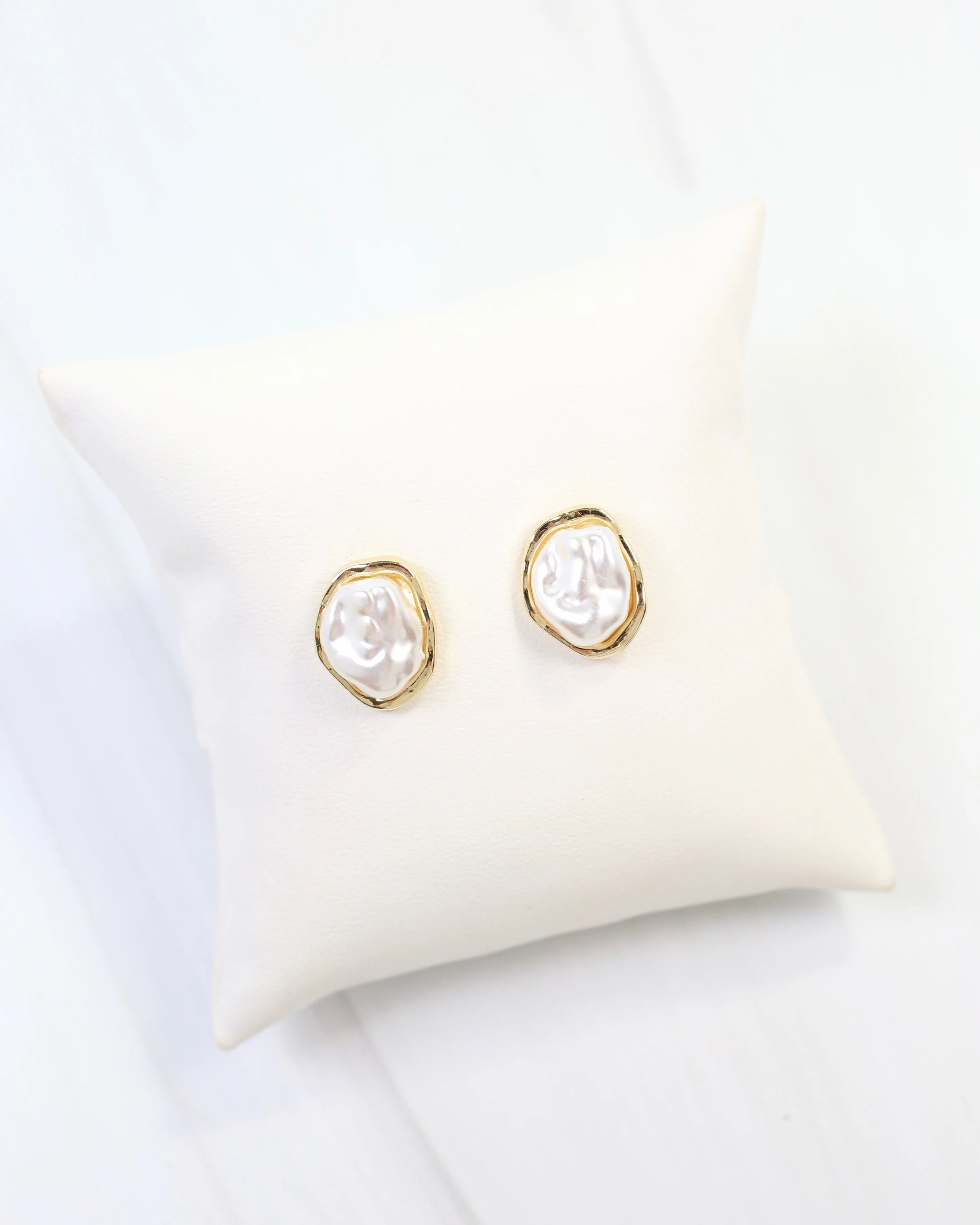 Caroline Hill: East Aurora Pearl Stud Earring Cream