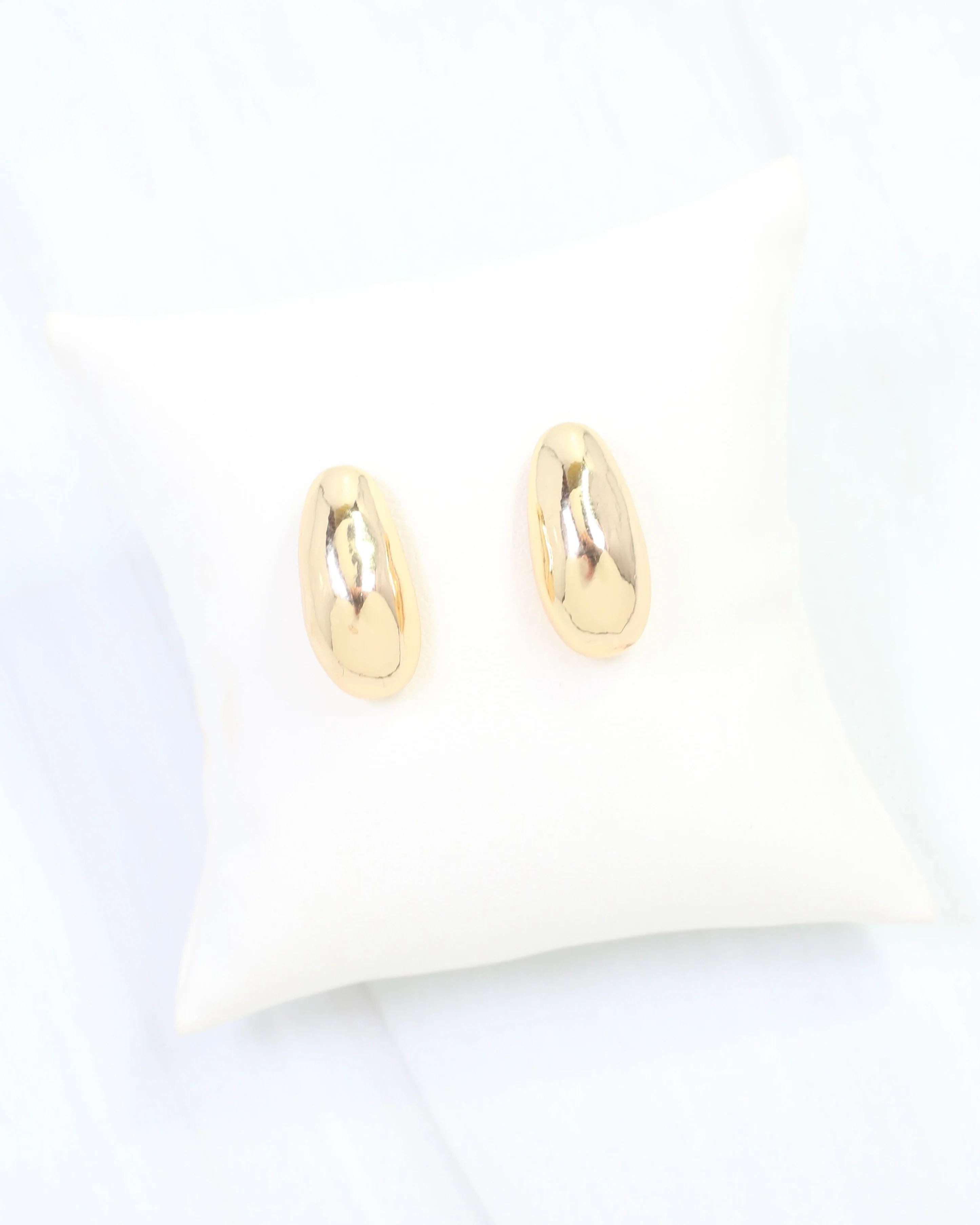Caroline Hill: Lacey Oval Post Earring Gold