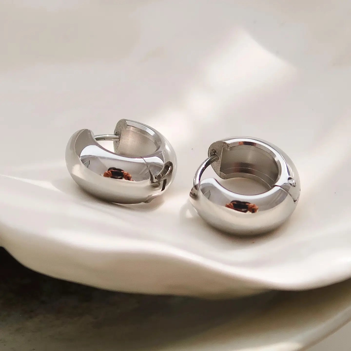 Flanerie: Blandine Small Classic Hoop Earring - Silver