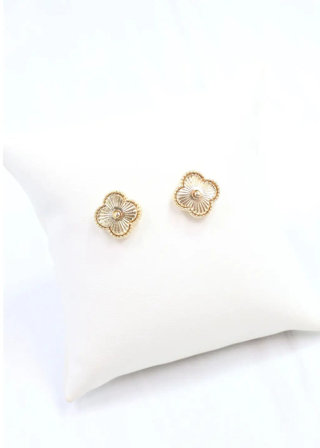 Caroline Hill: Garnier Clover Gold Stud Earring
