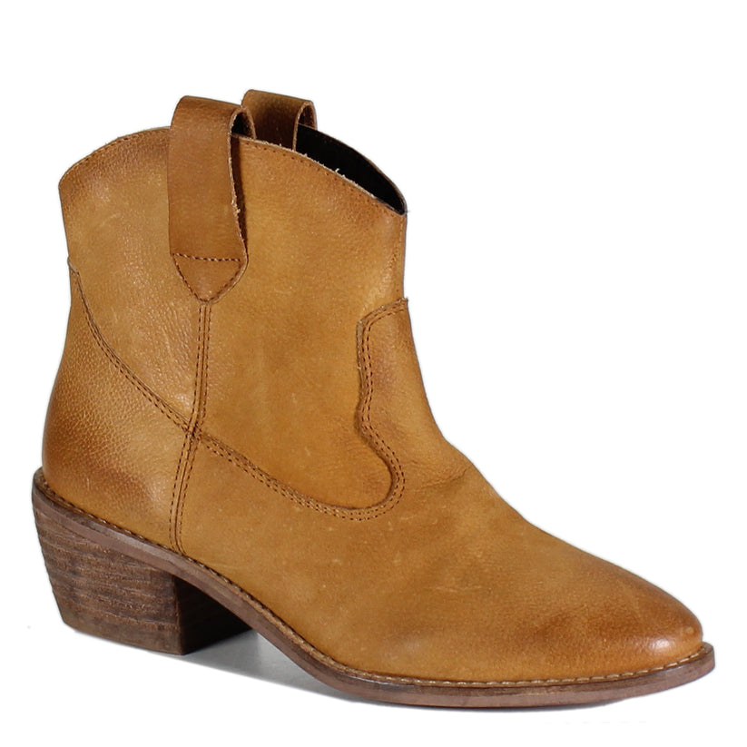 Diba True: Outta Town Boot, Cognac