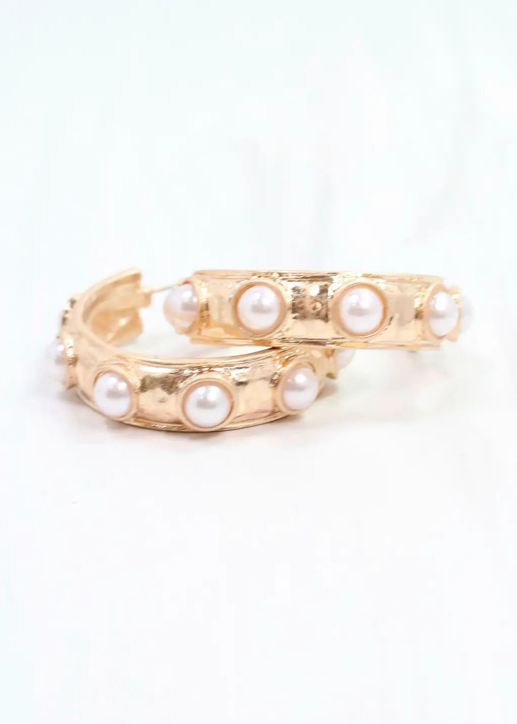 Caroline Hill: Frazee Pearl/Gold Hoop
