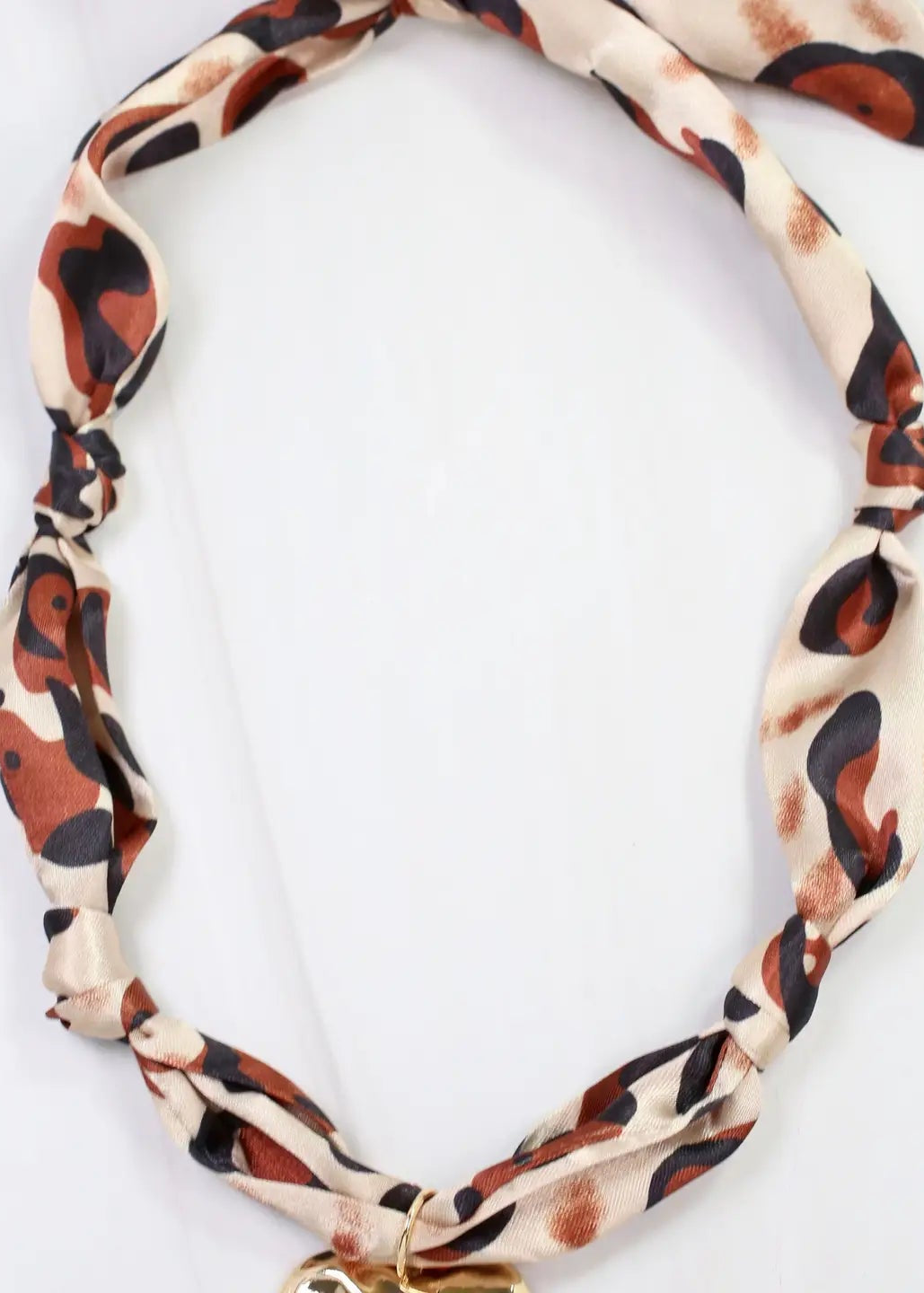 Caroline Hill: Plaines Heart Charm Scarf Necklace