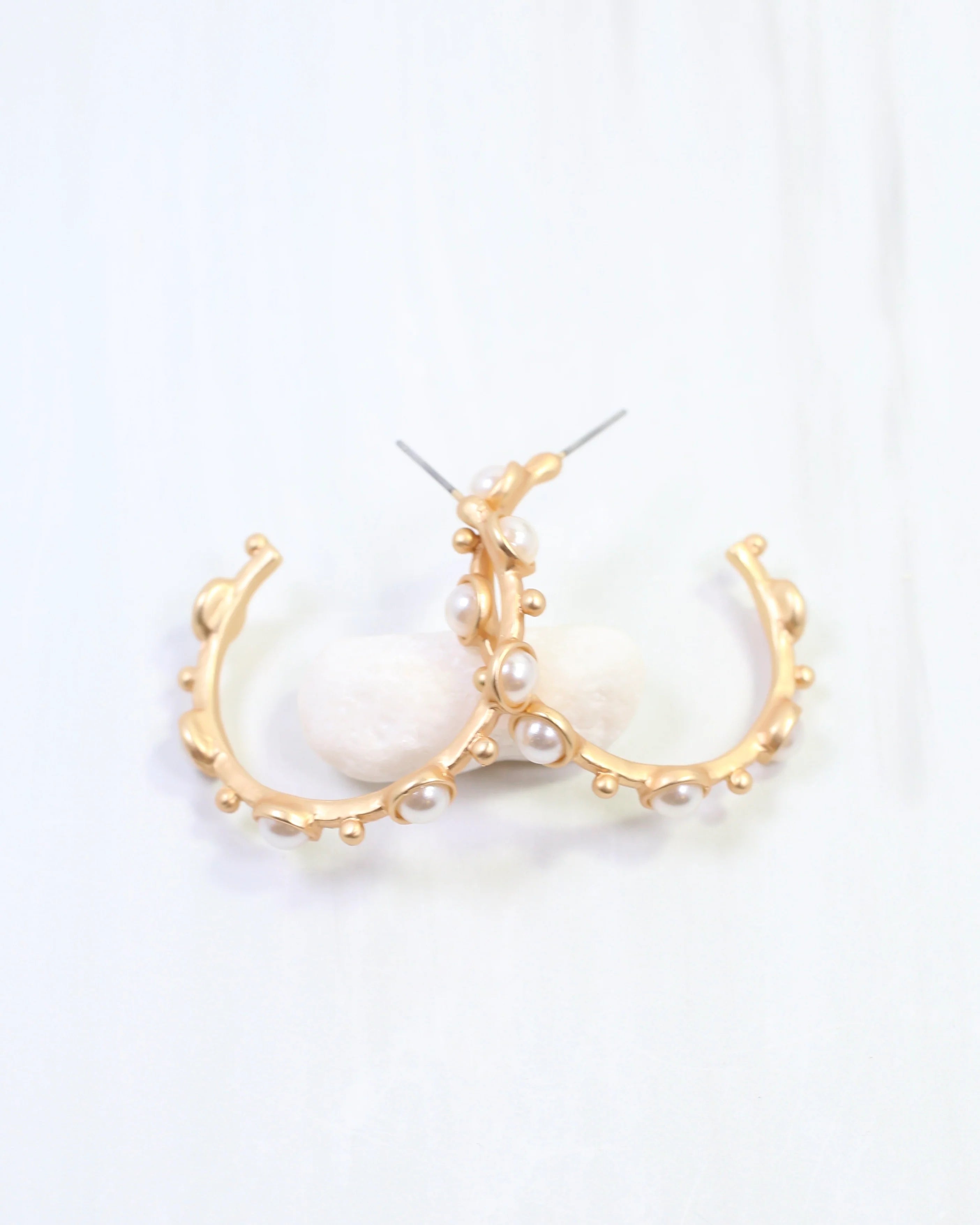 Caroline Hill: Bonnie Pearl Hoop Earring Matte Gold