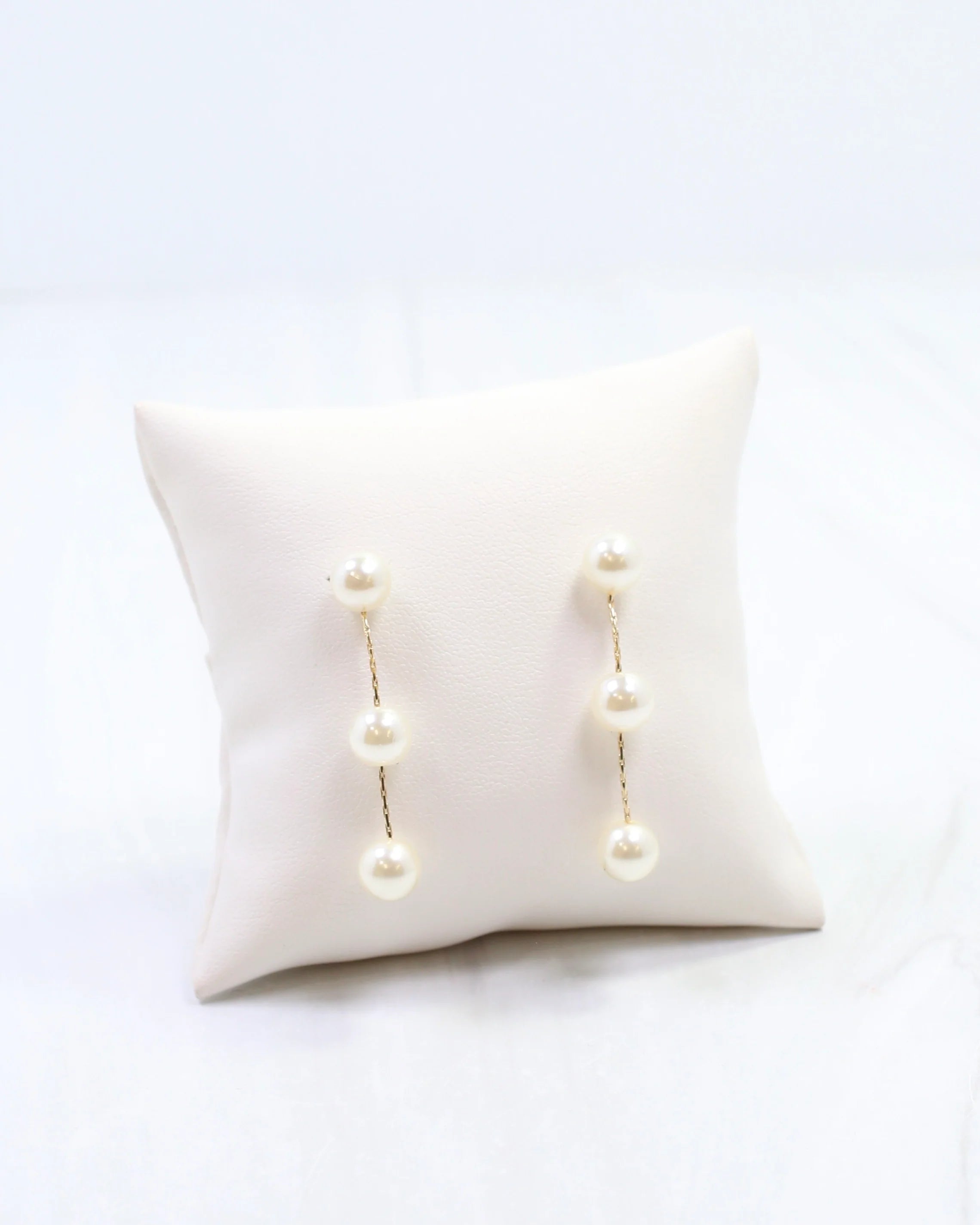 Caroline Hill: Benedict Three Pearl Drop Earring Cream