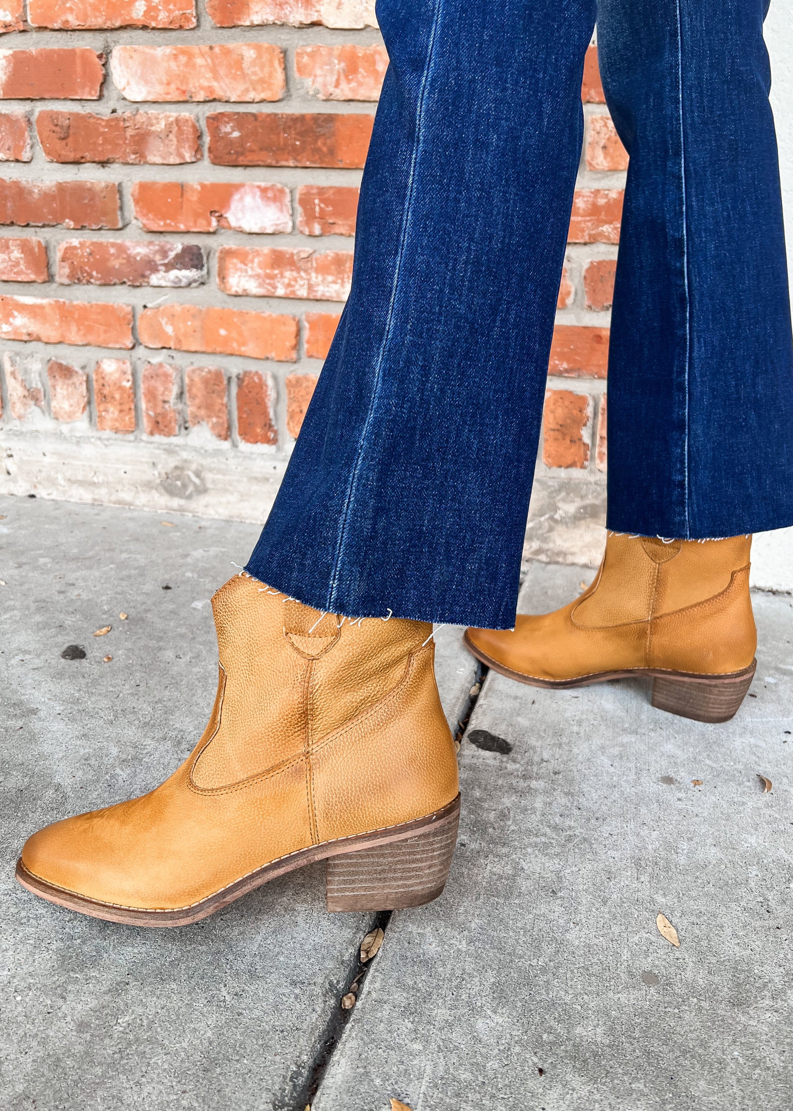 Diba True: Outta Town Boot, Cognac