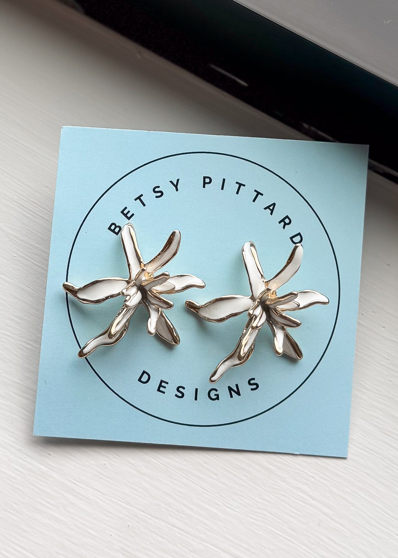 Betsy Pittard Designs: Matson, White