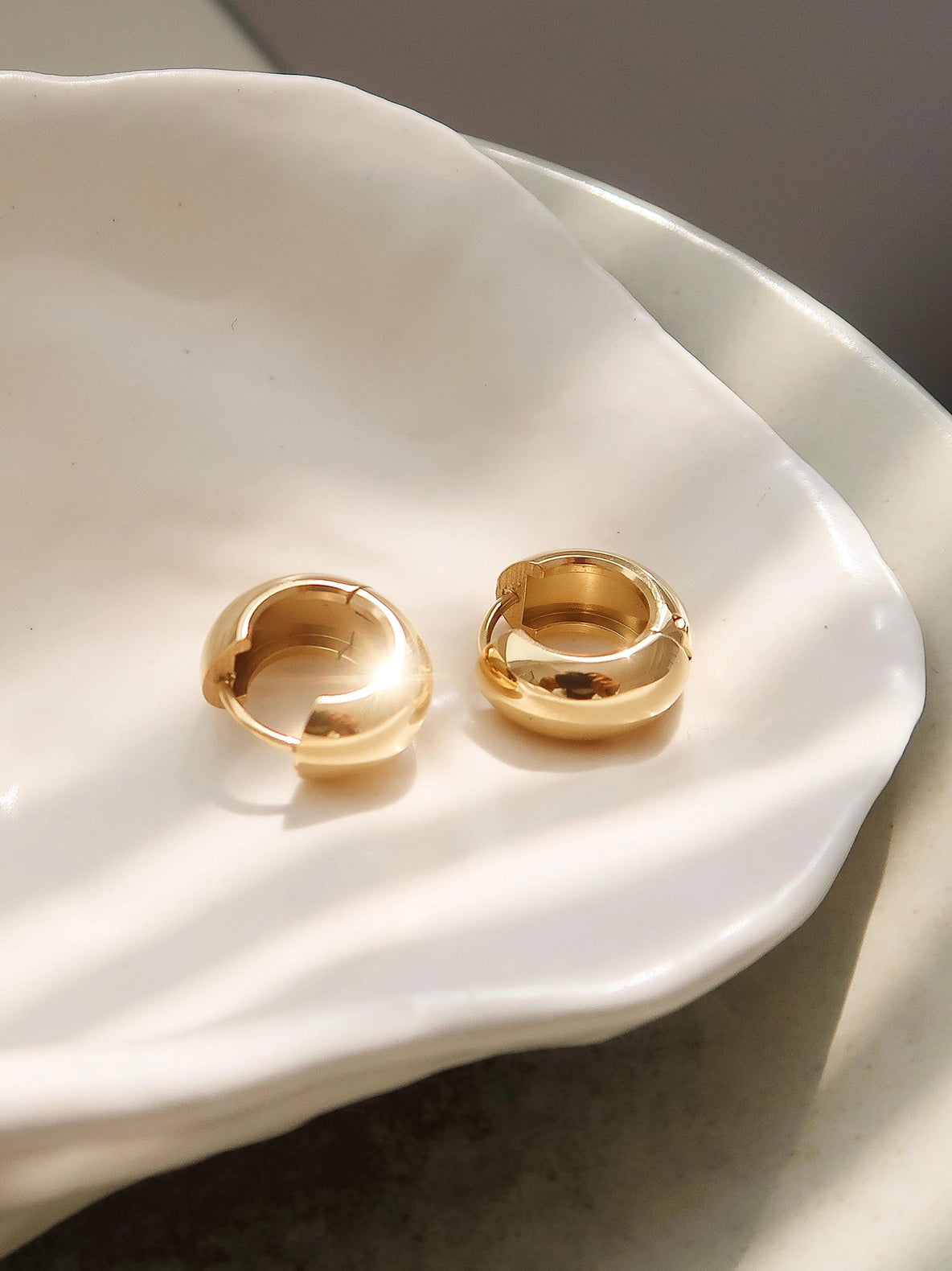Flanerie: Blandine Small Classic Hoop Earring