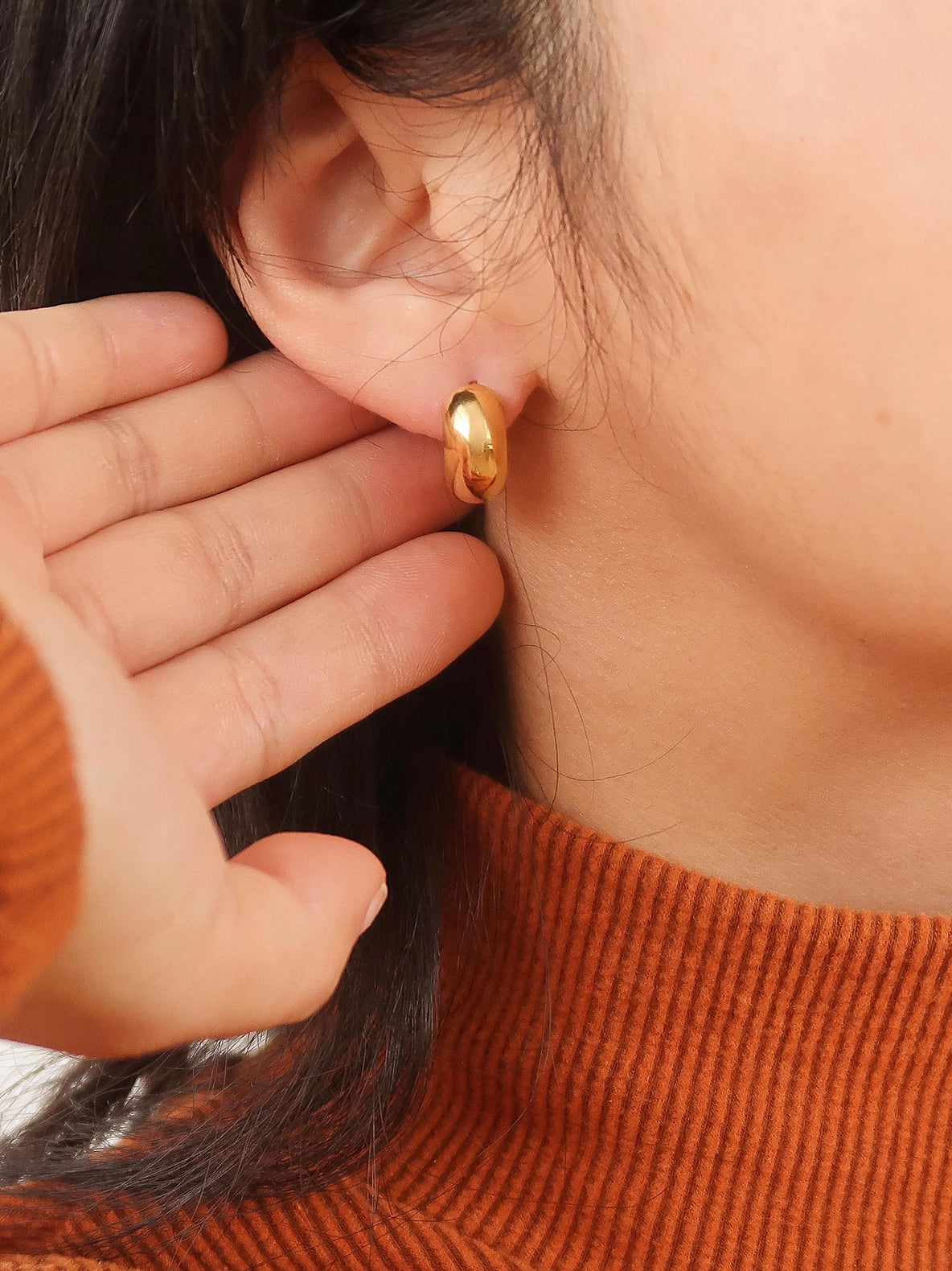 Flanerie: Blandine Small Classic Hoop Earring